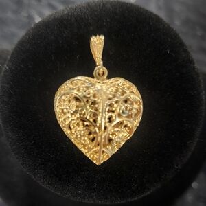 Elegant Gold Heart Pendant